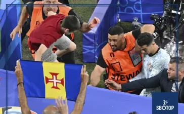 SBOTOP Cristiano Ronaldo's Close Call: Fan Jumps from Crowd After Portugal's Defeat to Georgia