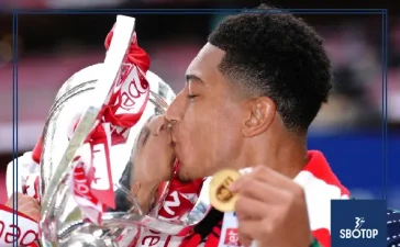 SBOTOP: Sunderland Midfielder Heads to Germany for Transfer Talks with Eintracht Frankfurt Post-Promotion Triumph