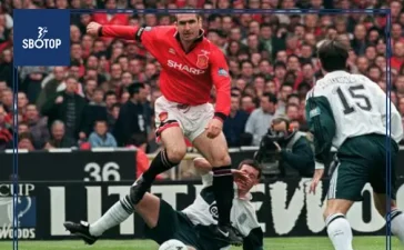 SBOTOP : Cantona’s Iconic Kung-Fu Kick Shakes English League, Sir Alex’s Unexpected Reaction