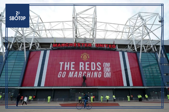 SBOTOP Revamped Old Trafford: New Turf After 14 Years, Safety Padding Installed, and a Conquering Win for Manchester United!