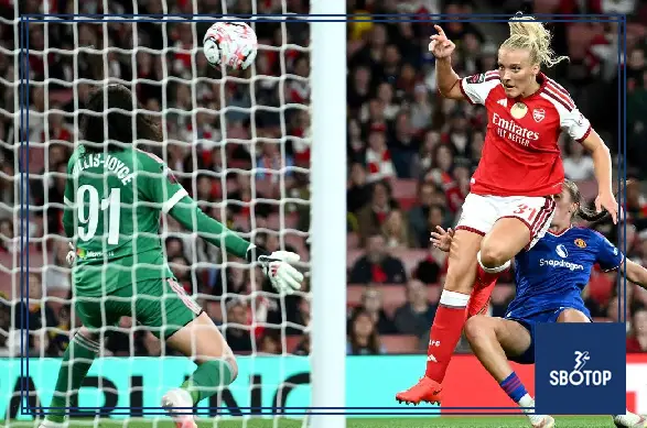 SBOTOP: Late Holmberg Strike Denies Manchester United as Arsenal Escape with a Draw in Dramatic WSL Round