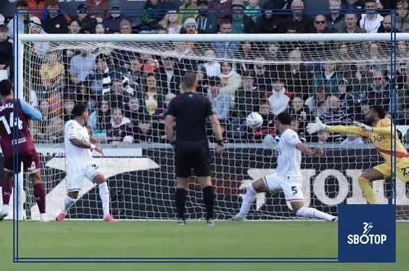 SBOTOP: Mukasa Makes the Difference as West Ham Tighten the Chase on Swansea